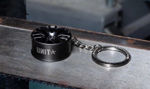 BLACK RIM KEYRING