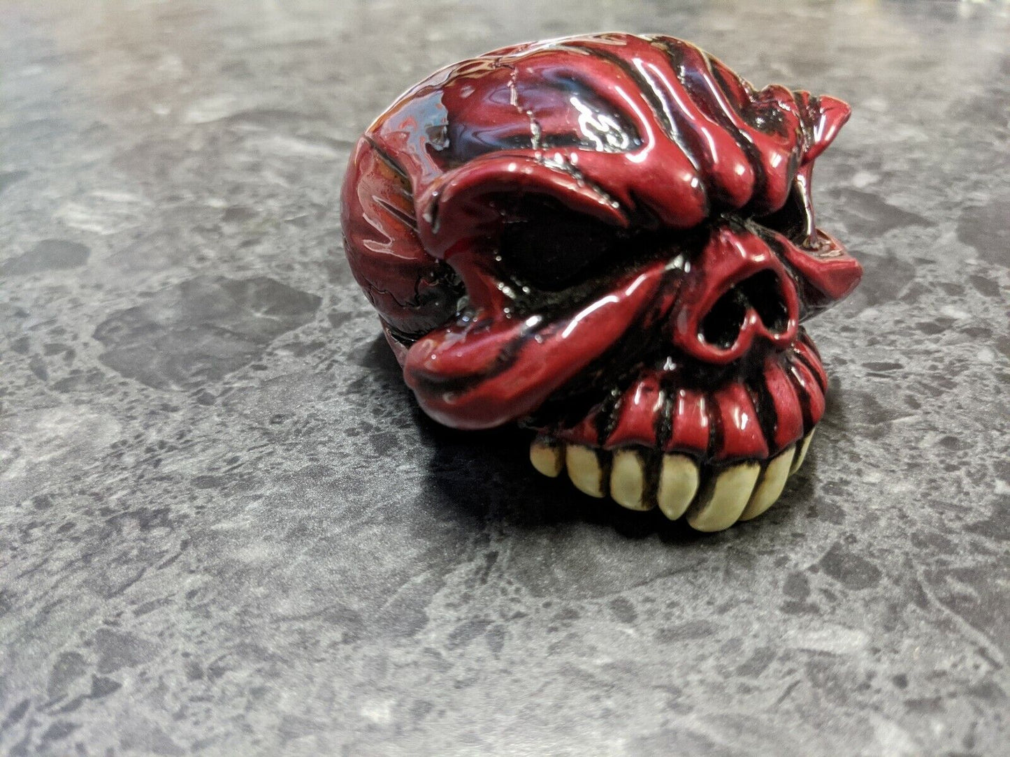 BURGUNDY OMBRE SKULL GEAR KNOB