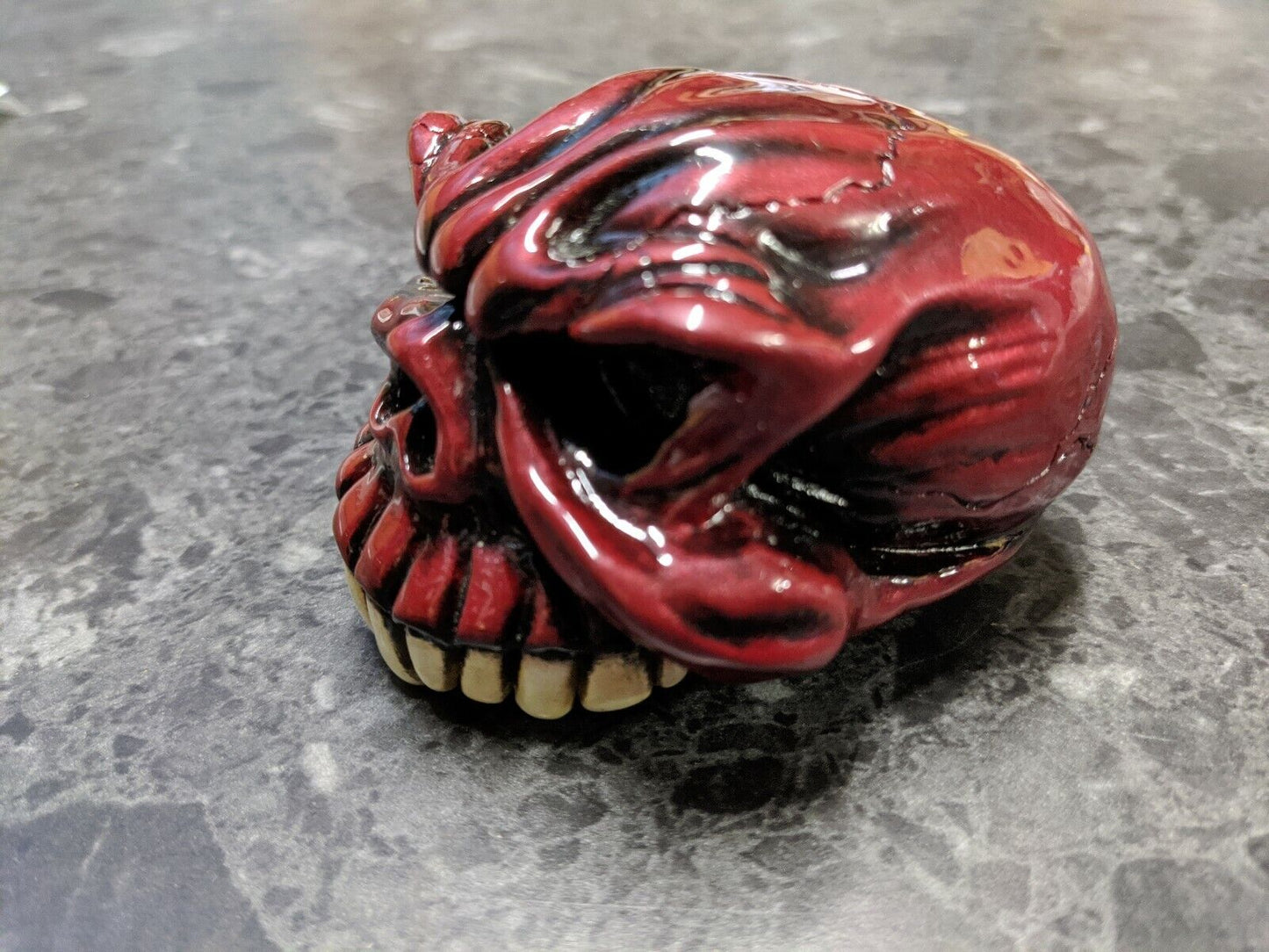 BURGUNDY OMBRE SKULL GEAR KNOB